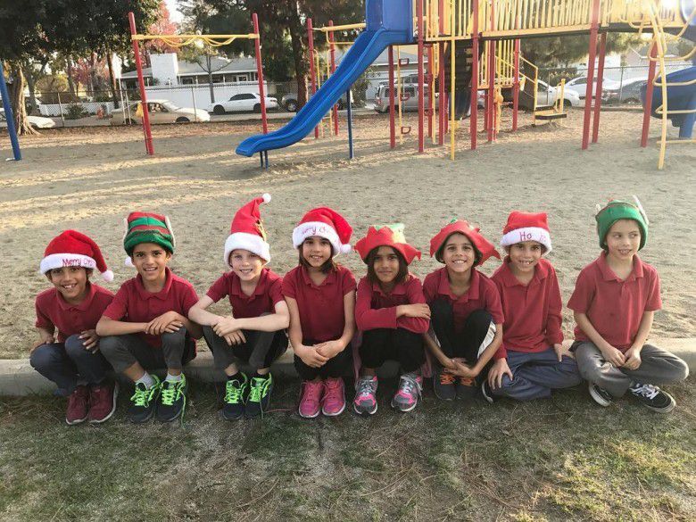 Anak-anak kembar tersebut memang terlihat selalu kompak dan bersama-sama dalam segala momen dan kesempatan