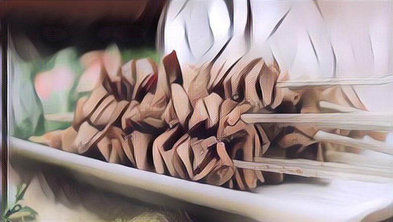 Buat Kalian yang Suka Banget Makan Sate Usus, Baiknya Kurangi Deh, Ini Alasannya