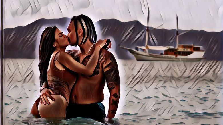 Uus Unggah Foto Ciuman Mesra dengan Istri. Netizen Nilai Tak Pantas, Namun, banyak Juga yang Membela. Kalau Menurutmu, Gimana, Gengs?