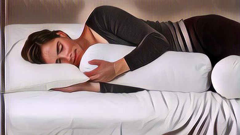 Memeluk Guling Saat Tidur dan Dampak Positifnya, Apa Aja Sih?
