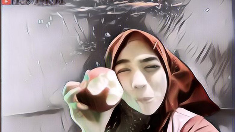 Lagi-Lagi Bikin Kontroversi, Ria Ricis Makan Sahur di Dalam Air, Netizen: Dipikir Dulu Kalo Mau Buat Konten