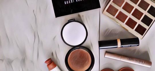 Uang Ludes Dibeli untuk Makeup, Cara Makan Wanita Ini Bikin Ngakak
