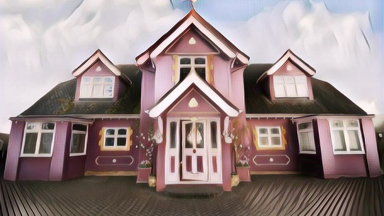 Viral, Wanita Asal Thailand Ini Heboh Karena Punya Rumah dengan Warna Serba Pink