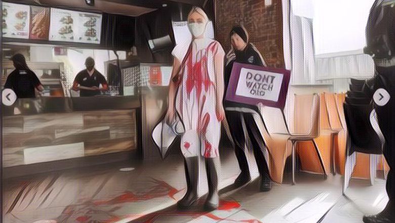Heboh, Seorang Aktivis Vegan Mengotori Lantai Gerai KFC Dengan Darah