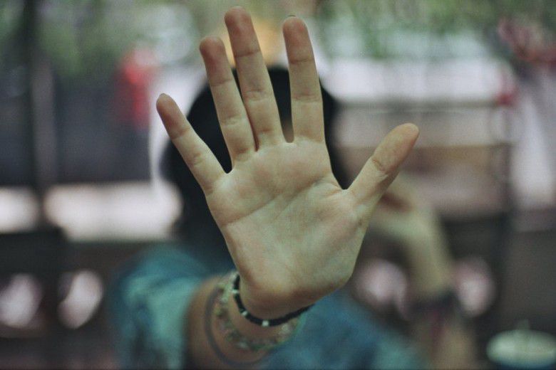 1. Tidak suka ikut campur urusan orang lain