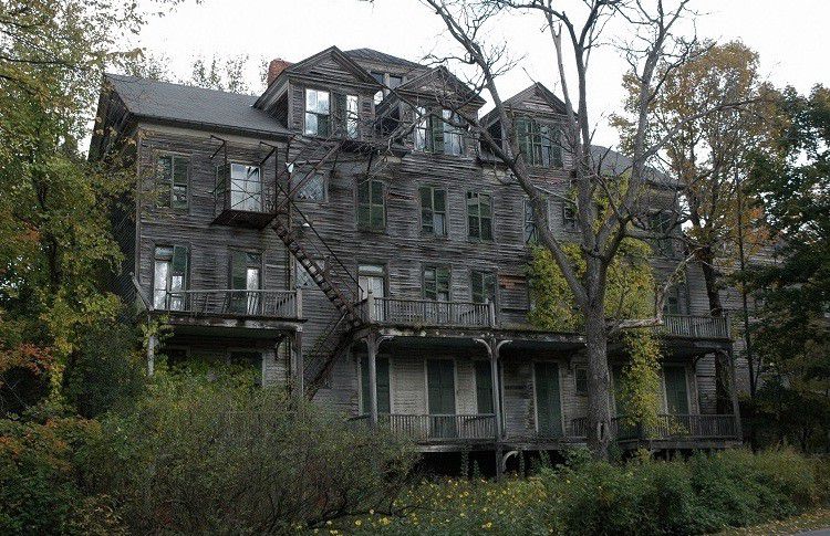 1. Rumah Kost Gang Kenanga