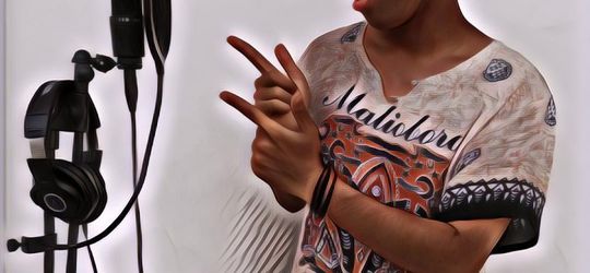 Youtuber Ini Coba Tirukan Suara 25 Penyanyi Cowok Indonesia, Hasilnya?