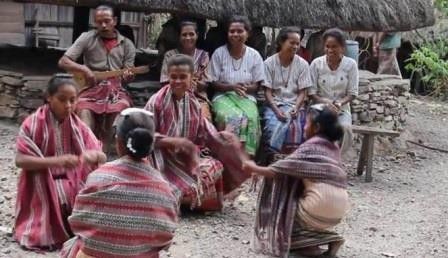 4. Warga Suku Boti tidak mengenyam sekolah formal