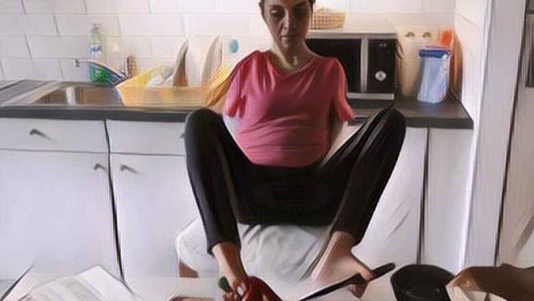 Inspiratif, Wanita Tanpa Tangan Ini Viral Karena Suapi Anak Pakai Kaki