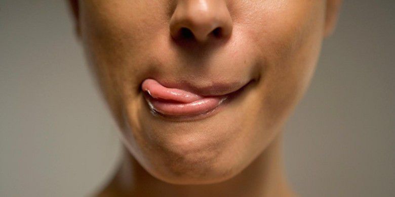 4. Jangan Lakukan Kebiasaan yang Mmebuat Bibir Kering