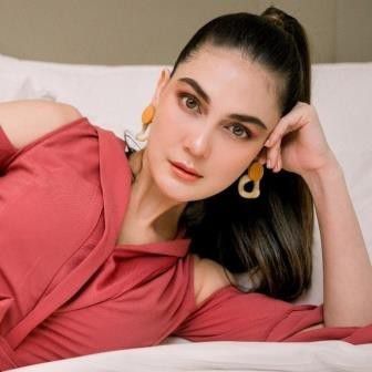 1. Luna Maya