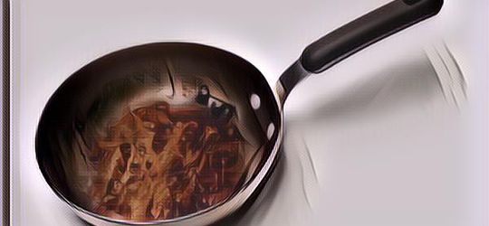 Begini Hacks Untuk Atasi Panci Gosong: Pakai Es Batu!