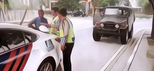 Viral Video Kocak Seorang Polisi Hadapi Pengendara Motor yang Susah Ditegur