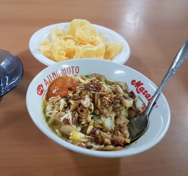 2. Suka memisah-misahkan makanan