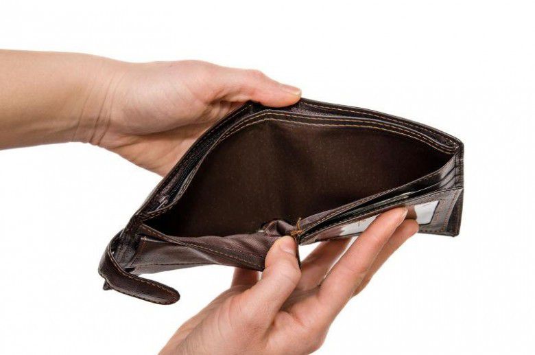 5. Isi dompet cuma struk atau bon doang(?)