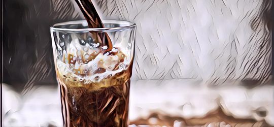Sembarangan Ambil Minuman di Kulkas, Cewek Ini Nangis Pas Icip Rasanya
