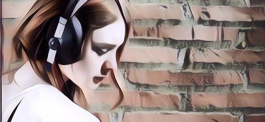 Kenapa Sih Dengerin Musik Sedih Malah Jadi Happy? Ini Penjelasannya