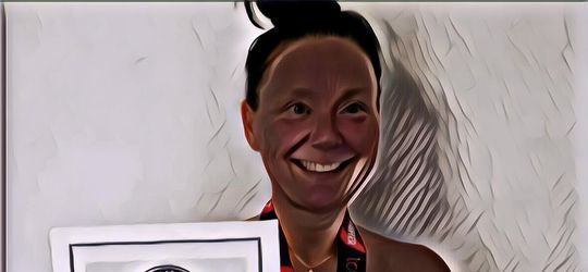 Menderita Kanker Payudara, Wanita Ini Ikut Maraton Sambil Telanjang Dada