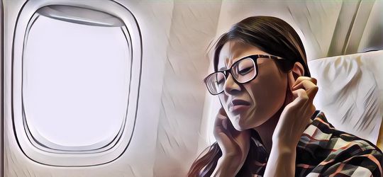 Apakah Sakit Telinga saat Naik Pesawat Berbahaya? Kenali Penyebab dan Cara Mengatasinya