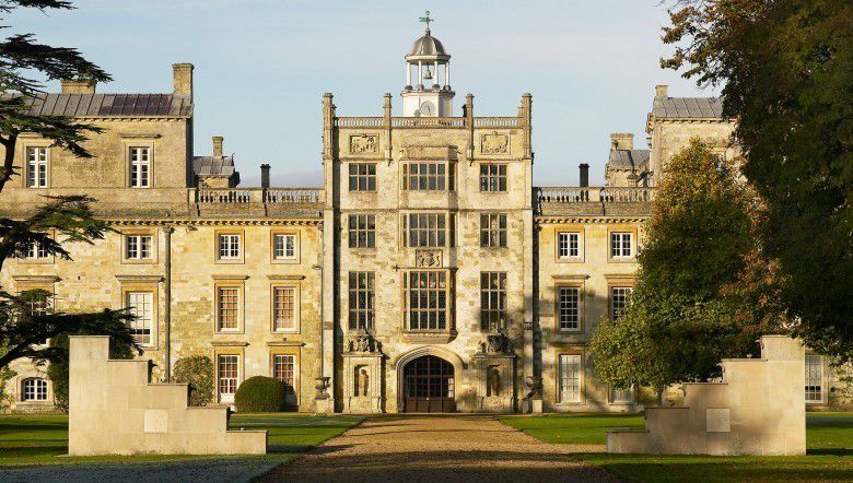 1. Kastil megah Simon Basset di London