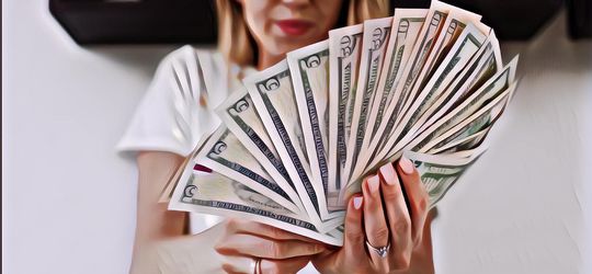 5 Cara Artis Habiskan Gaji Pertama, Nomor 5 Bikin Terharu