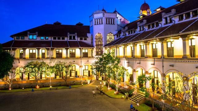 4. Semarang, Lawang Sewu (Seribu Pintu)