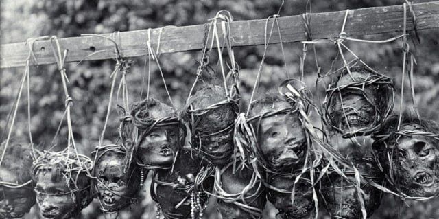 Ngayau di Kalimantan