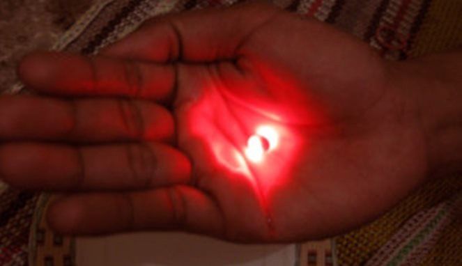 Ngecek keaslian batu Merah Delima