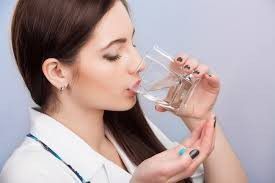 1. Mengonsumsi obat pereda sakit kepala