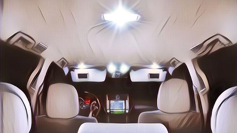 Menyalakan Lampu Kabin Mobil Pada Malam Hari Itu Bahaya, Ini Penjelasanya