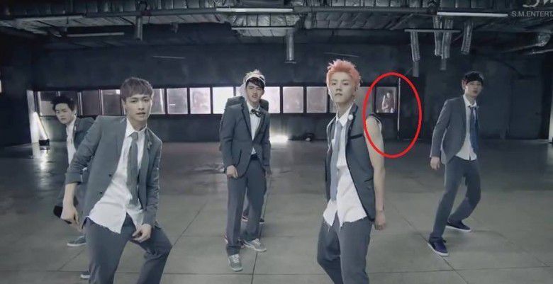 Penampakan di video klip EXO - Growl