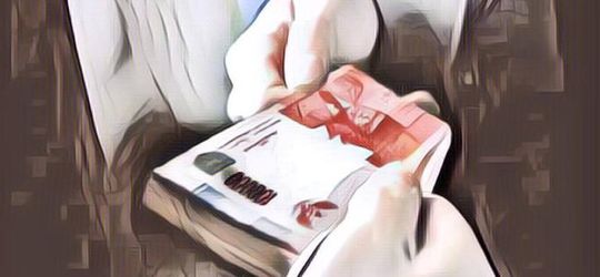 Salut! Kakek Ini Viral Karena Beli Mobil Mewah Bawa Uang Cash Sekarung