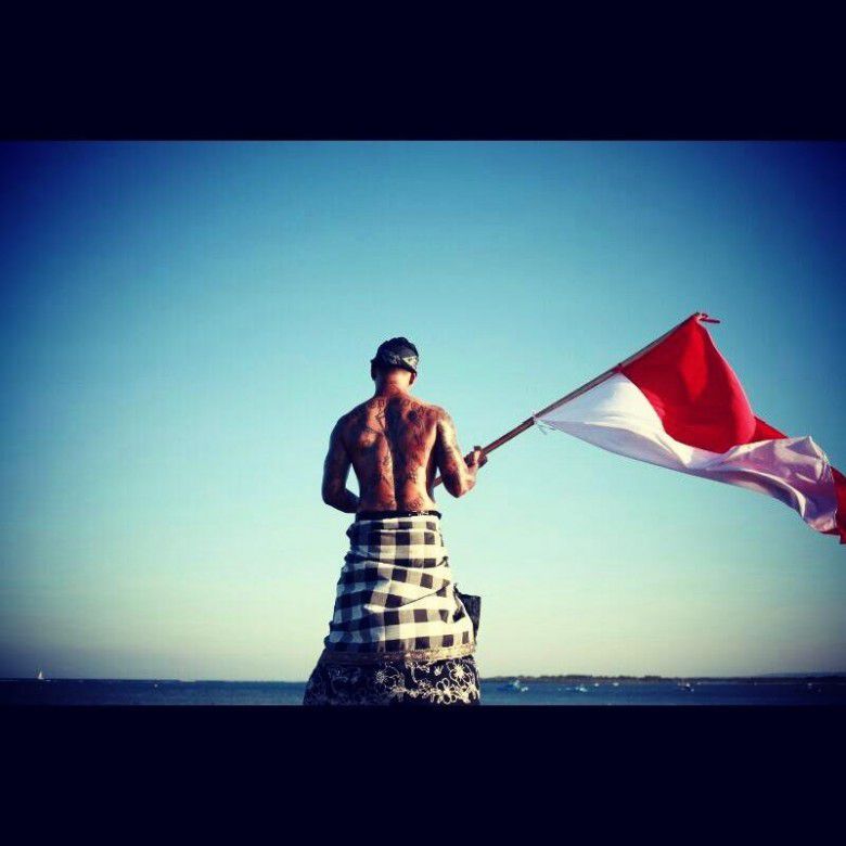 1. Pemilik sebenarnya lagu "Sunset di Tanah Anarki"