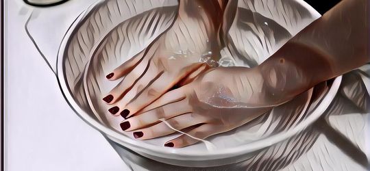 4 Bahan Alternatif Penghapus Kutek Selain Aseton, Sering Ada di Rumahmu Lho!