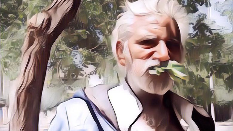 Kebiasaan Unik Lelaki Asal Pakistan, Makan Daun Mentah sama Kayu Doang