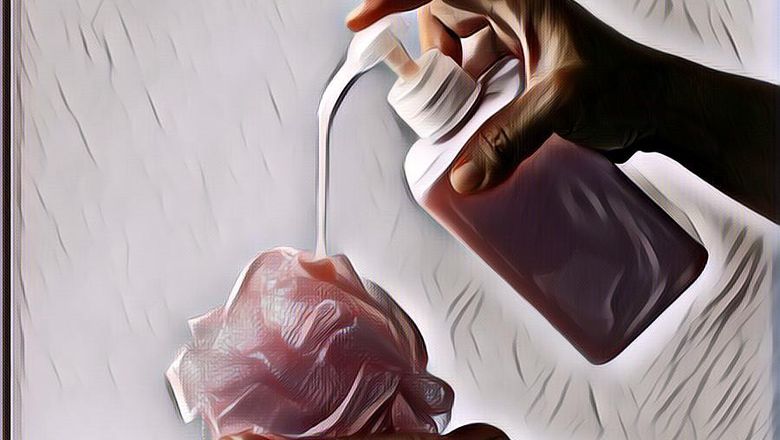 Agar Tidak Menjadi Sarang Kuman, Begini Tips Menggunakan Shower Puff Saat Mandi