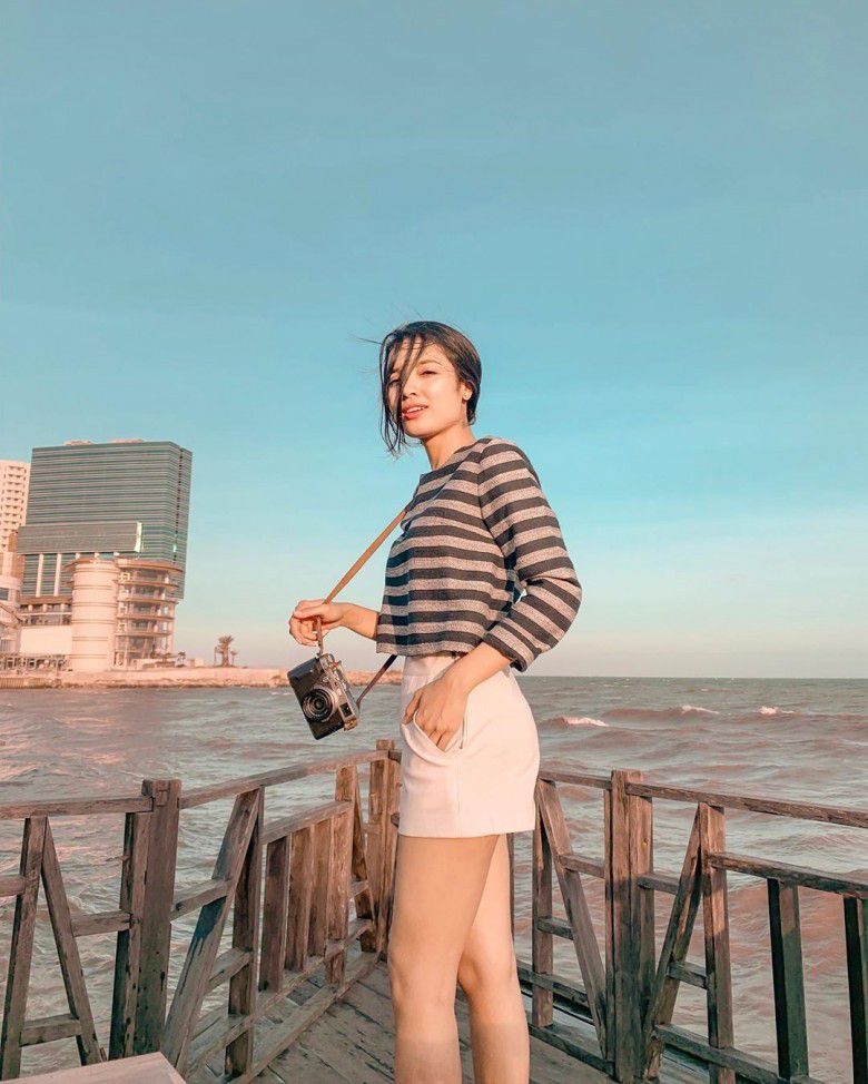 6. Sisi Asih kerap mengunggah foto saat traveling