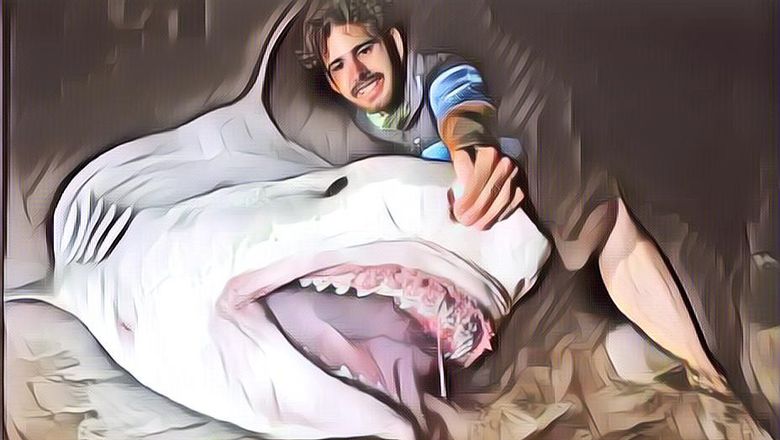 Viral! Hiu Banteng Muncul di Pekarangan Rumah Warga saat Banjir~