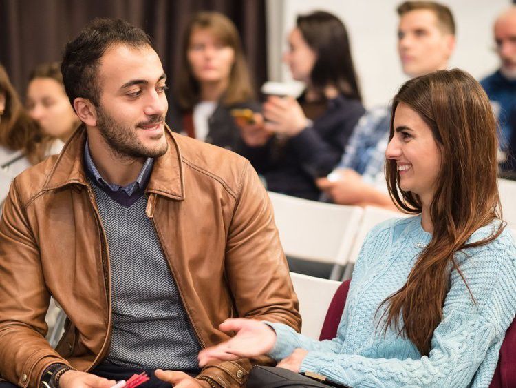 3. Percakapannya Berbobot