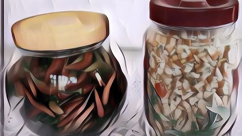 Out of The Box, Lihat 7 Potret Lucu Isi Toples Nyeleneh Suguhan Lebaran Ini!