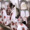 Ngakak Banget! Para Emak-Emak Ini Kompak Pakai Mukena Kembar Saat Tarawih