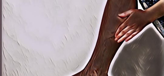 Benarkah Duduk Menyilangkan Kaki Sebabkan Varises? Simak Faktanya Di Sini!