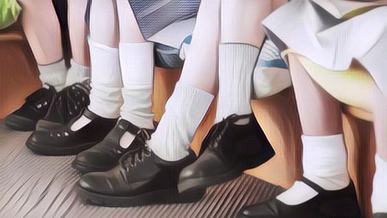 ‘Konten Mengandung Bawang’! Kakak Adik Ini Jadi Sorotan Karena Tukar Sepatu Demi Bisa Sekolah