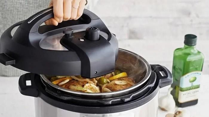 4. Simpan Makanan dalam Wadah Tertutup