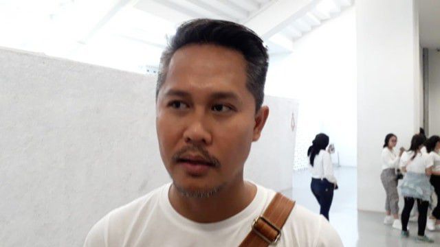 7. Ernest Personel Band Cokelat