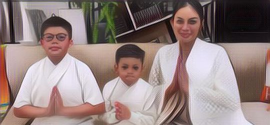 Nikita Mirzani Kompak Bareng Azka dan Arkarna, Tapi Lolly Nggak Bisa Masuk ke Rumah