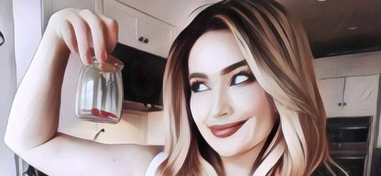 Setelah Berhasil Jualan Kentut Sendiri, Wanita Ini Mencoba Jualan Keringat Payudara