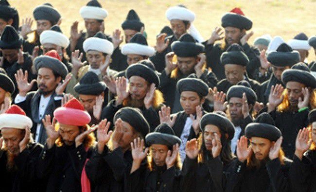 # Tanggal Lebaran dan Waktu Salat Berbeda