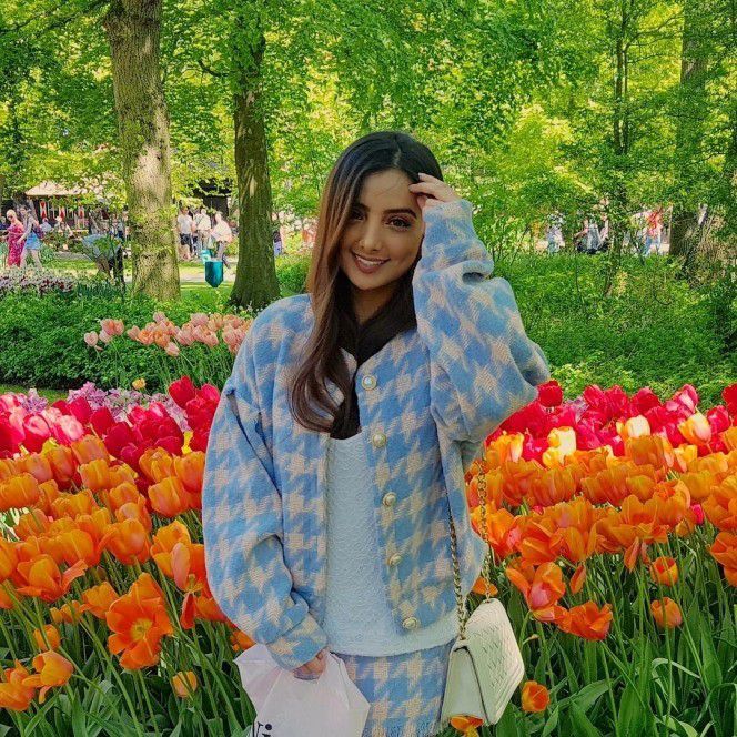 3. Tak pernah terekspos ke publik, ternyata selama ini Sarah Samantha tinggal di  Dubai dan berkuliah di London