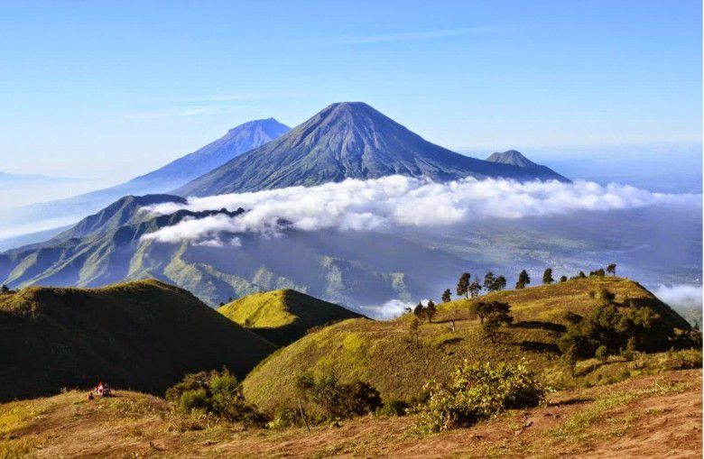 7. Gunung Prau